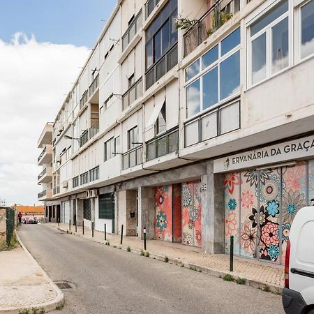 Stroll To Coffee Shops Near A Renovated Hillside Apartment In Graca Lisboa Eksteriør bilde
