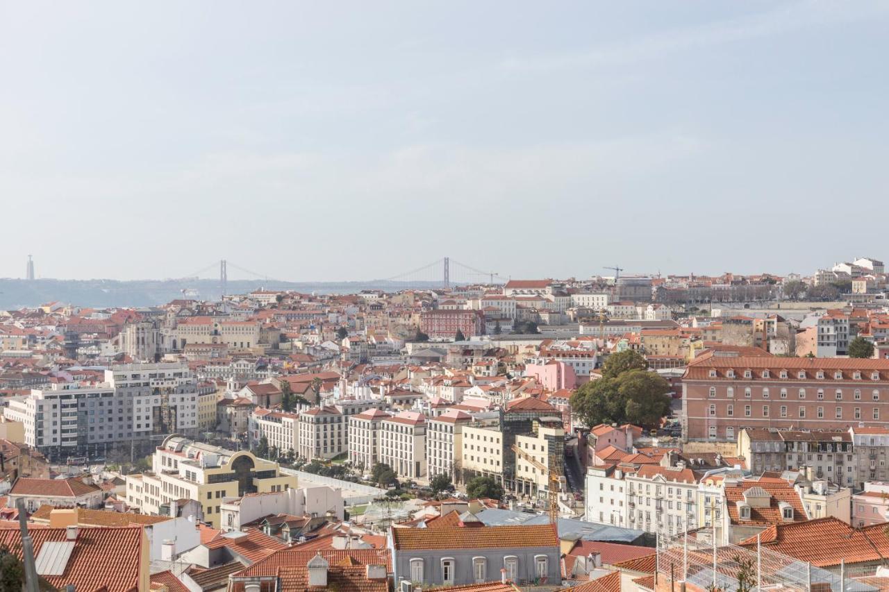 Stroll To Coffee Shops Near A Renovated Hillside Apartment In Graca Lisboa Eksteriør bilde
