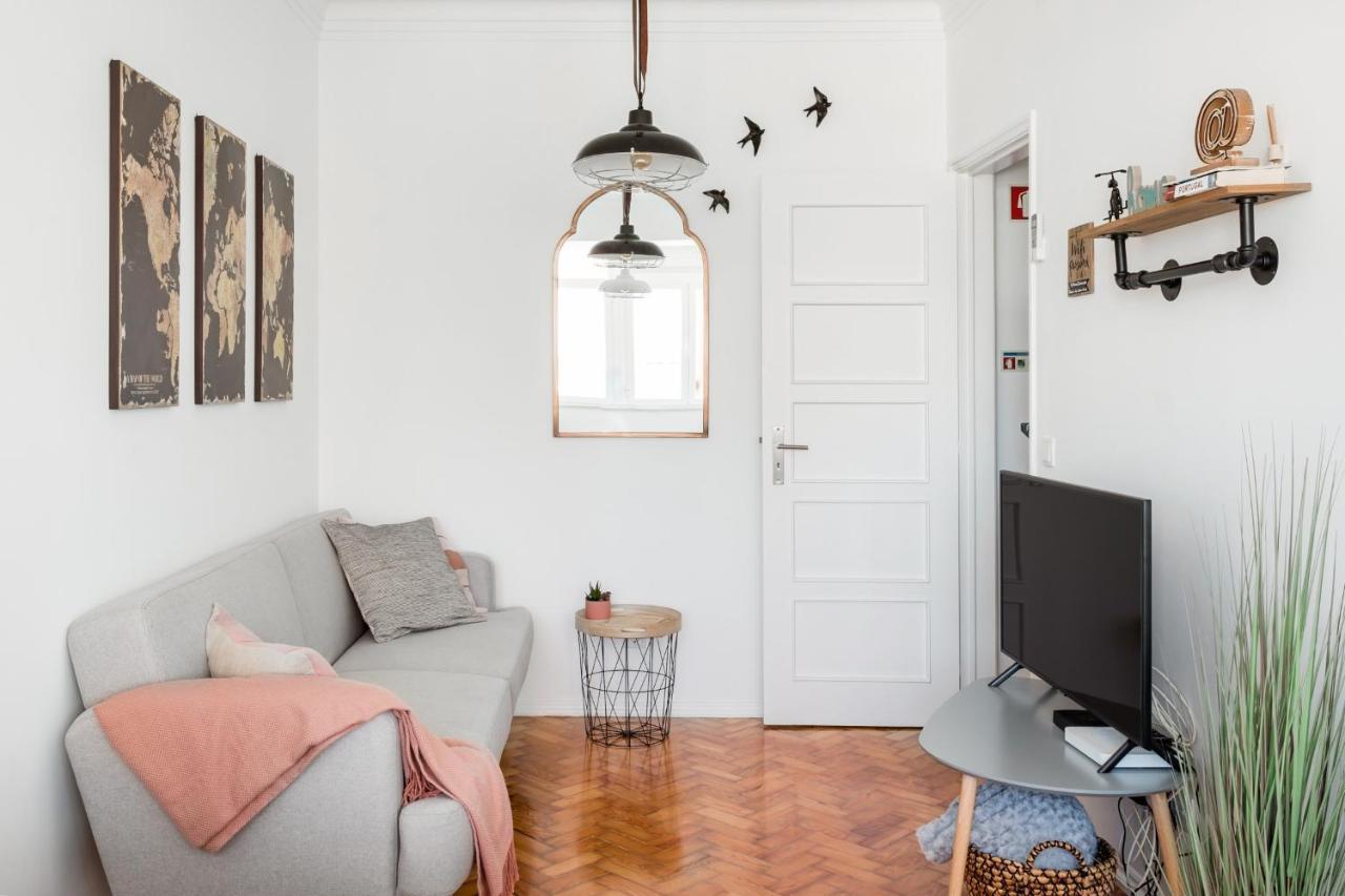 Stroll To Coffee Shops Near A Renovated Hillside Apartment In Graca Lisboa Eksteriør bilde