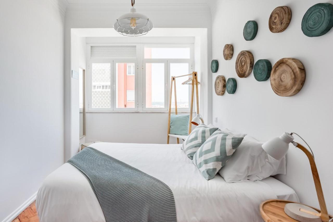 Stroll To Coffee Shops Near A Renovated Hillside Apartment In Graca Lisboa Eksteriør bilde