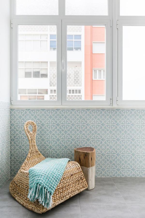 Stroll To Coffee Shops Near A Renovated Hillside Apartment In Graca Lisboa Eksteriør bilde