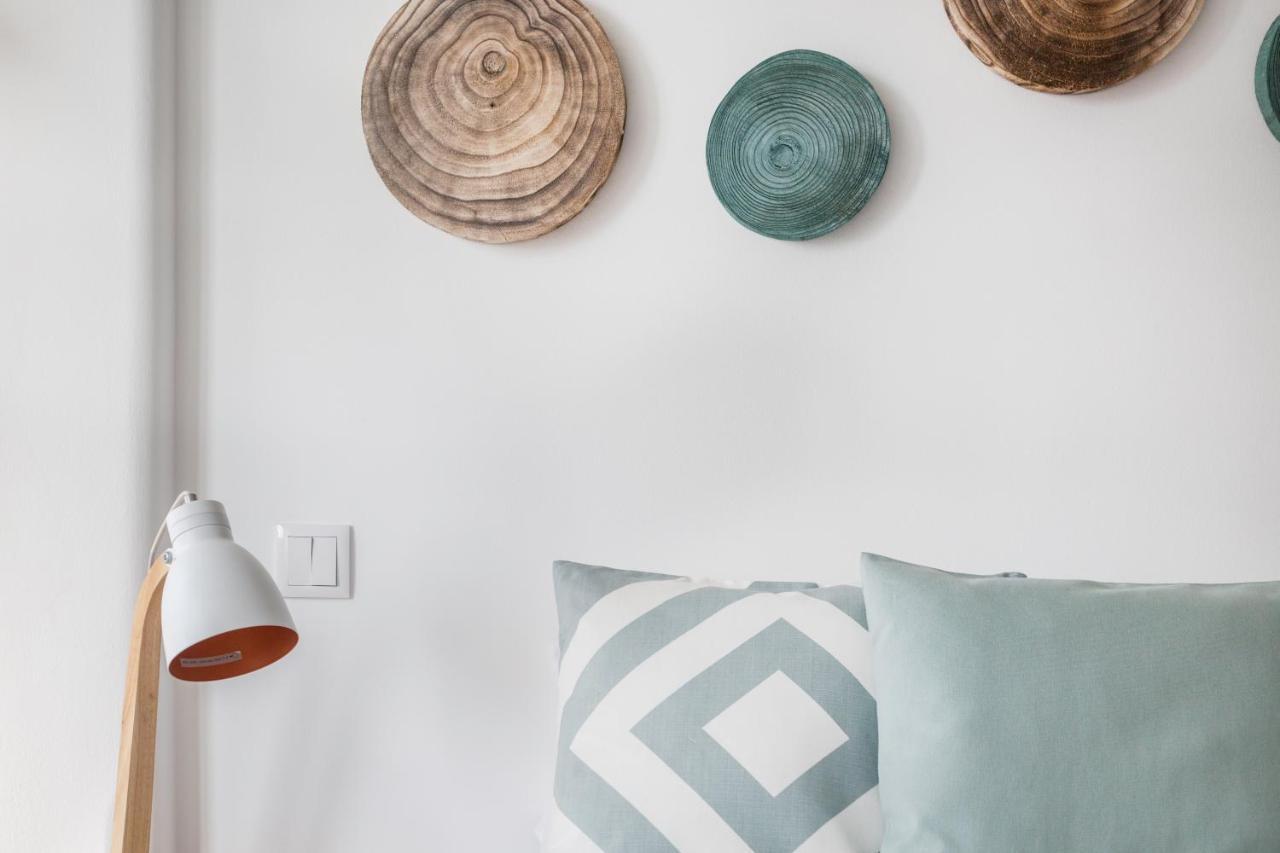 Stroll To Coffee Shops Near A Renovated Hillside Apartment In Graca Lisboa Eksteriør bilde